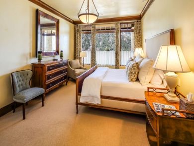 Six Bedroom Luxury Sleeps 14 Guests Close to Downtown Aspen